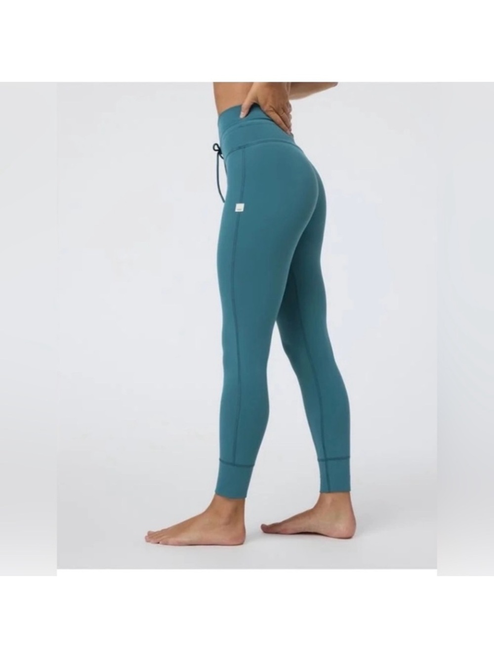 Vuori Women’s Daily Form Legging in blue size S